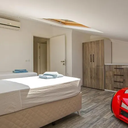 Villa 5 Bedroom Luxury 7073 Kalkan