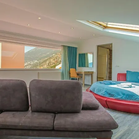 5 Bedroom Luxury 7073 Villa