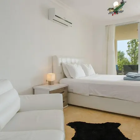 Villa 5 Bedroom Luxury 7073 *