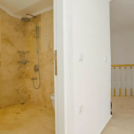 Villa 5 Bedroom Luxury 7073 Kalkan