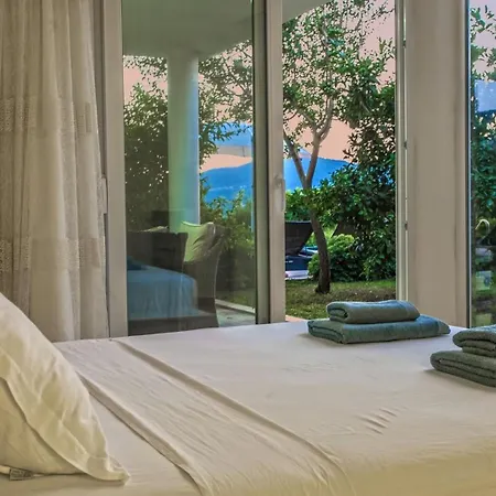 5 Bedroom Luxury 7073 Villa