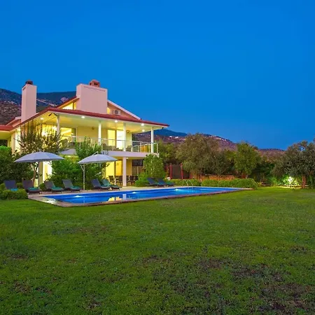 5 Bedroom Luxury 7073 Villa *
