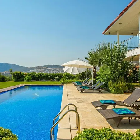 5 Bedroom Luxury 7073 Villa