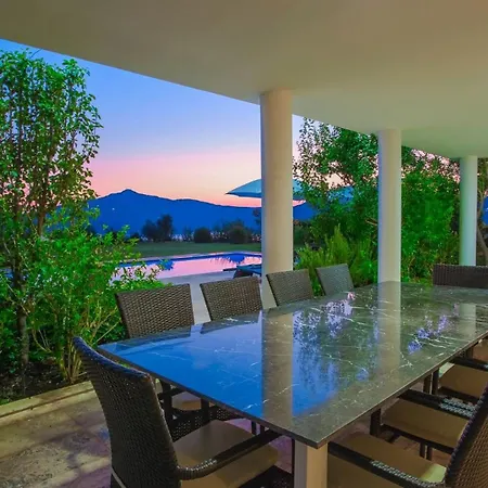 5 Bedroom Luxury 7073 كالكان