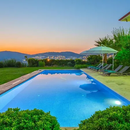 فيلة 5 Bedroom Luxury 7073 *